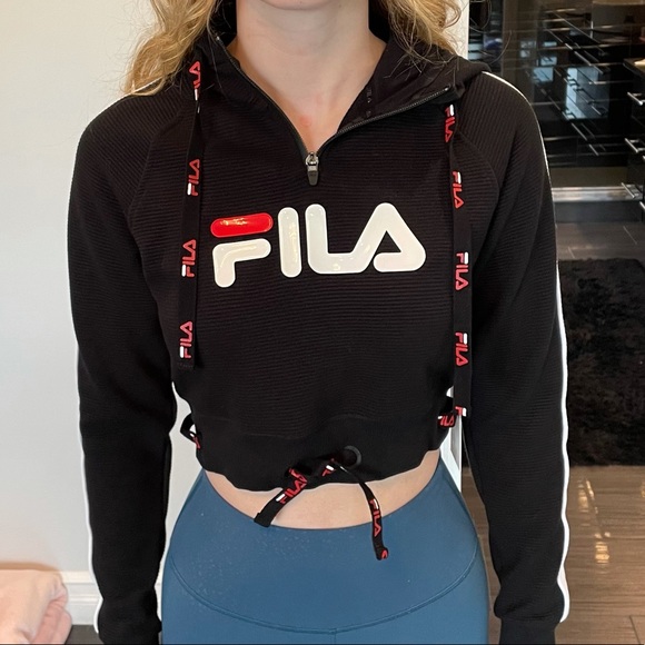 Fila Crop Top size medium - Picture 2 of 4